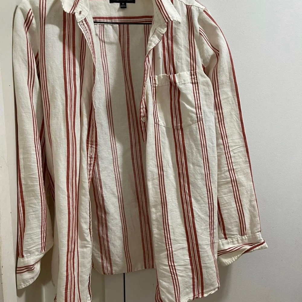 Banana Republic red and white button up long-sleeved shirt